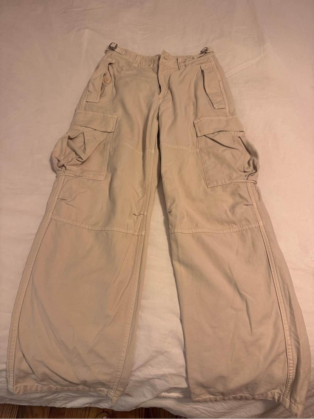 Aritzia TNA woman Light Beige Cargo Pants with Utility Pockets
